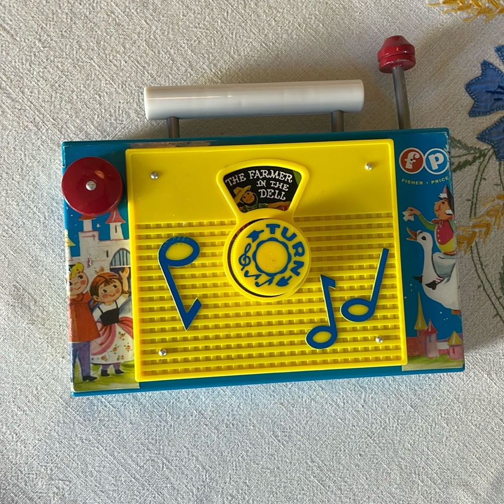 Fisher Price Toys TV-Radio, Farmer in the Dell musical play transistor radio